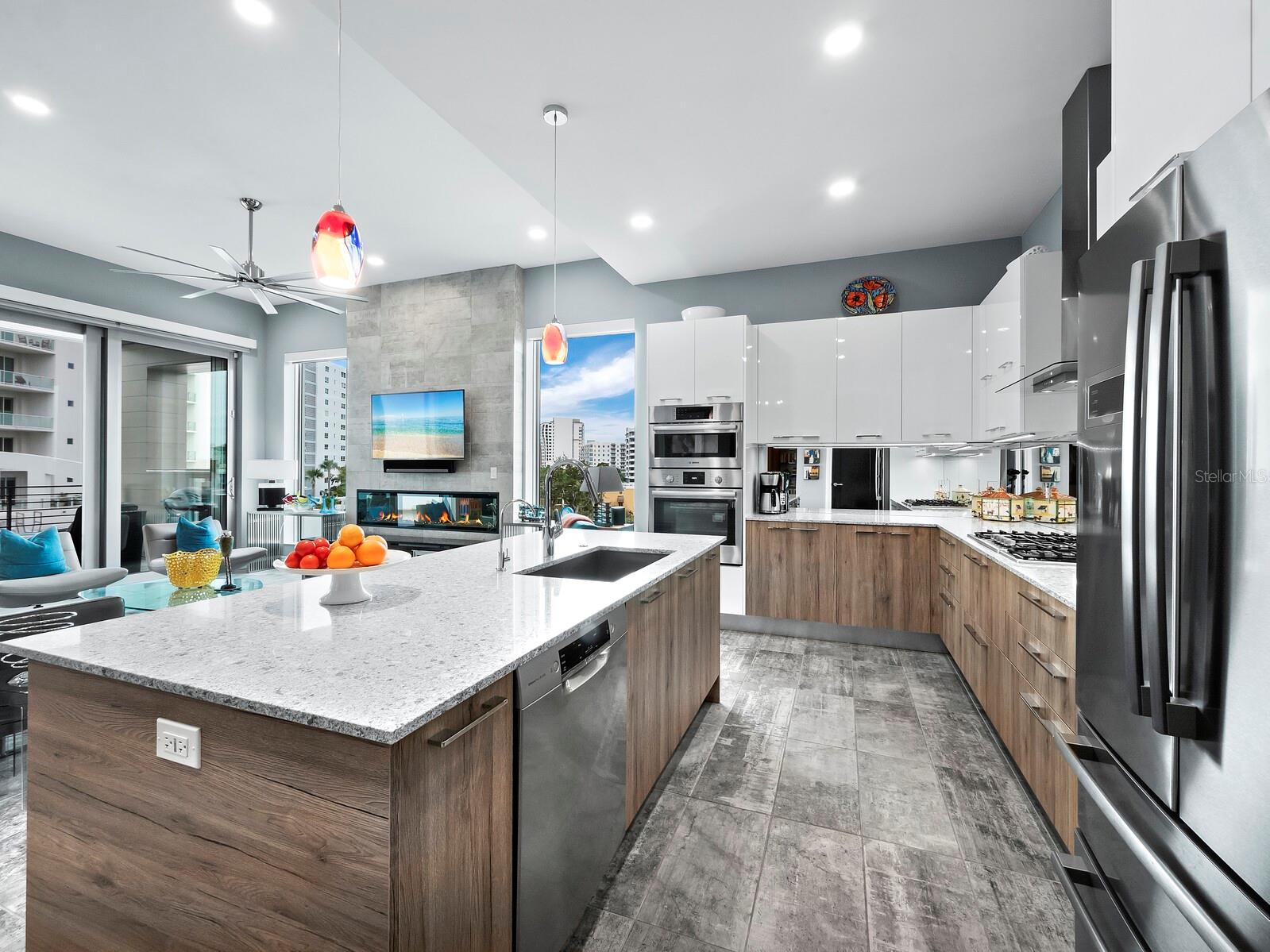 7 ONE ONE PALM - Residential