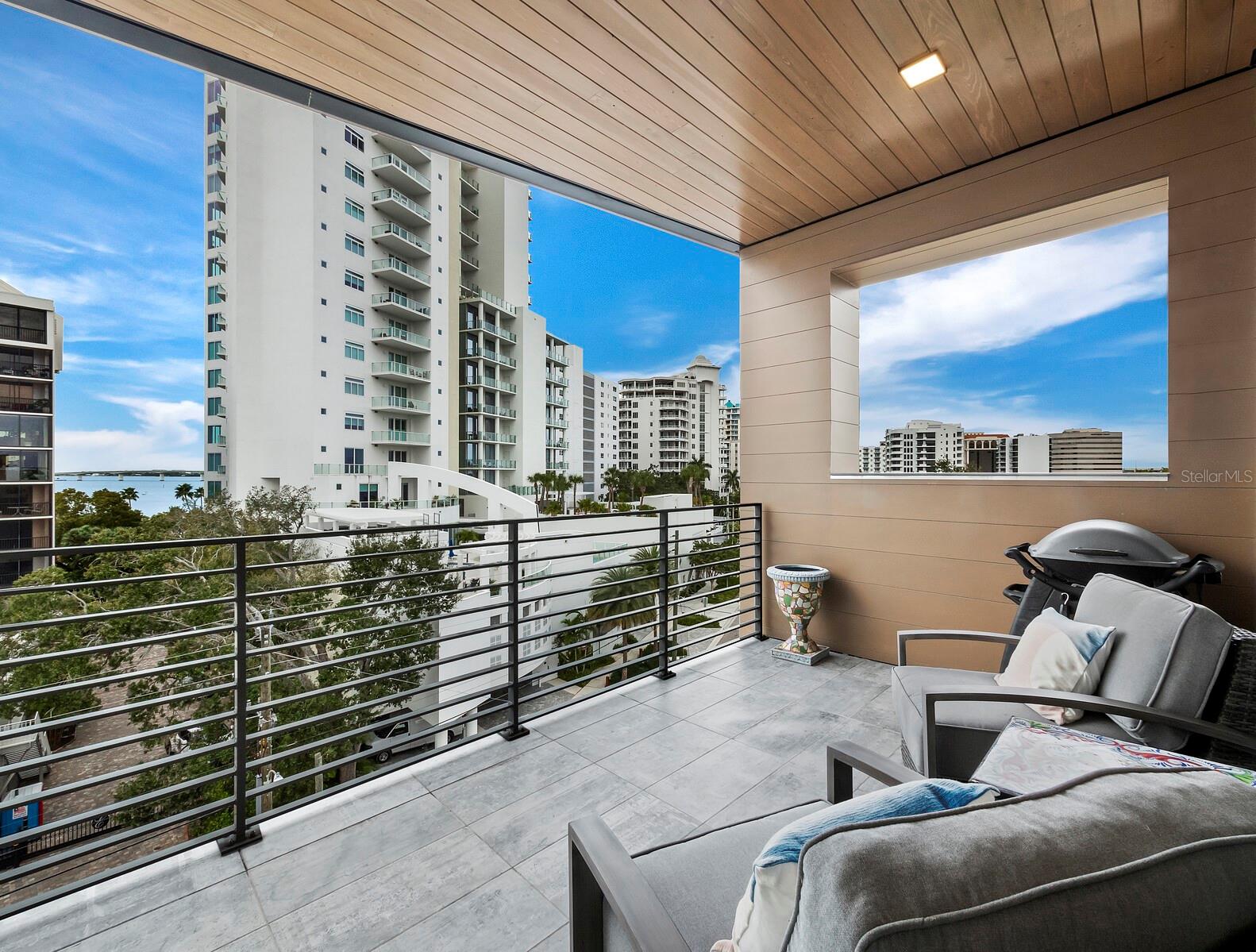 7 ONE ONE PALM - Residential