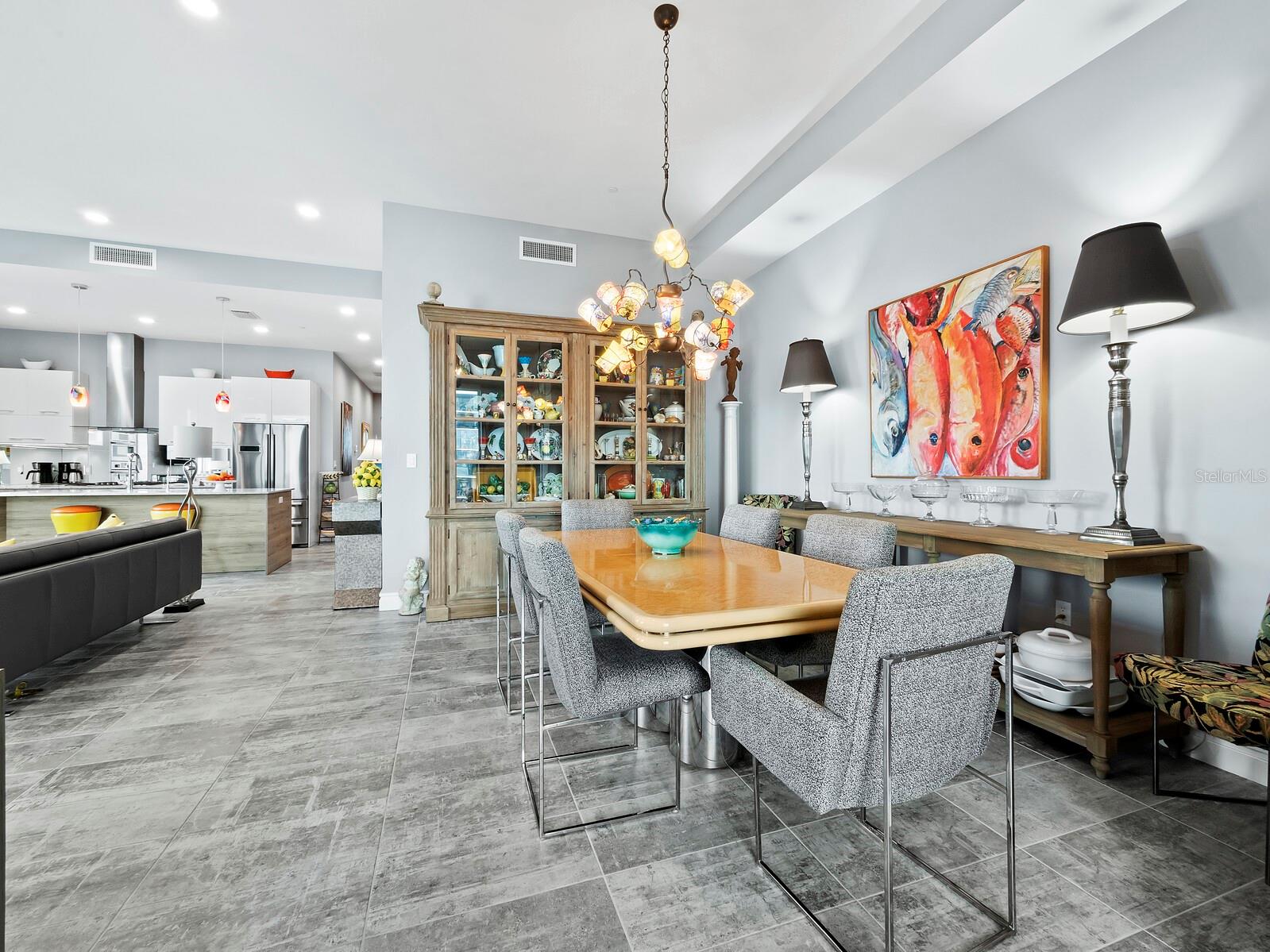 7 ONE ONE PALM - Residential