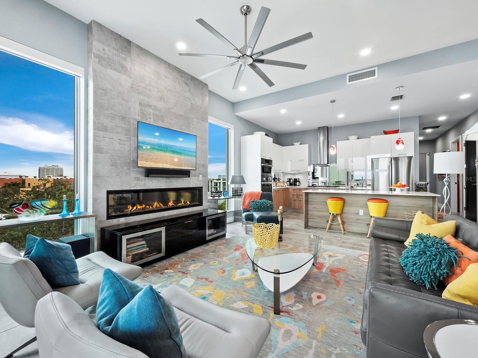 7 ONE ONE PALM - Residential