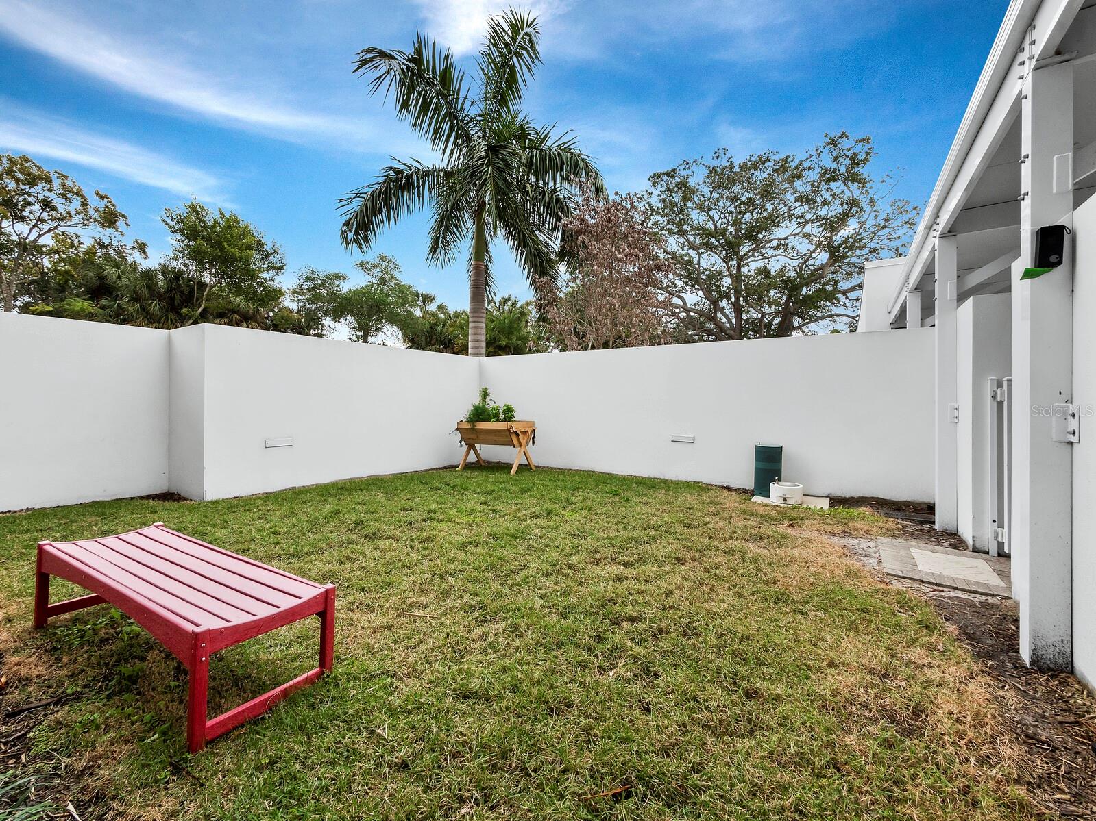 7 ONE ONE PALM - Residential