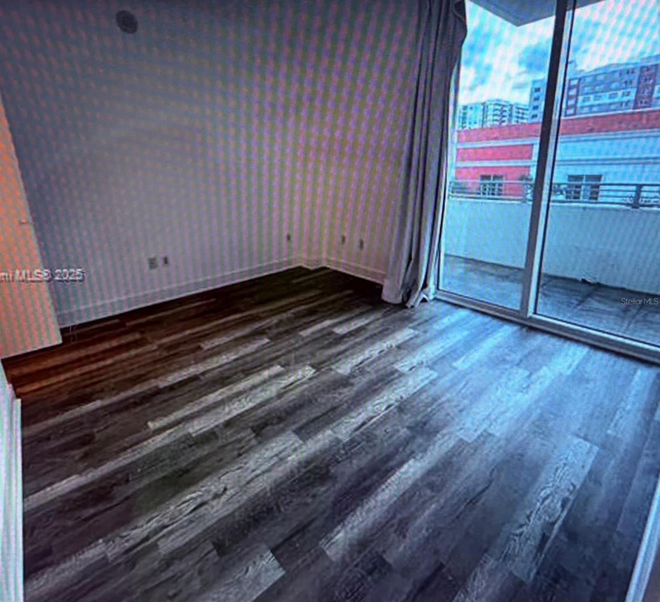 CITY 24 CONDO - Residential