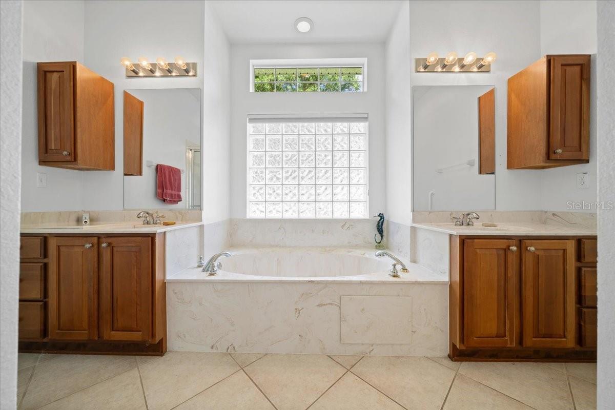 OAK RUN EAGLES POINT - Residential