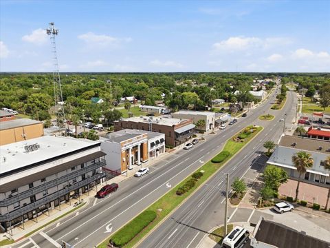 Tiny photo for 61 N Central Avenue, Umatilla, FL 32784 (MLS # G5111453)