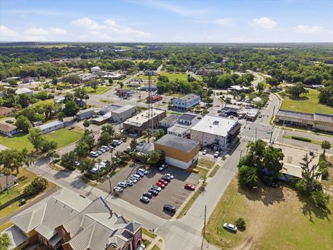 Tiny photo for 61 N Central Avenue, Umatilla, FL 32784 (MLS # G5111453)