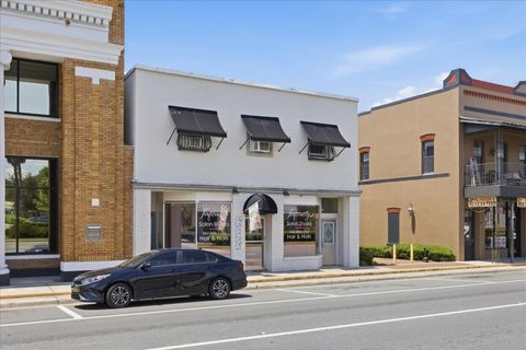 Tiny photo for 61 N Central Avenue, Umatilla, FL 32784 (MLS # G5111453)