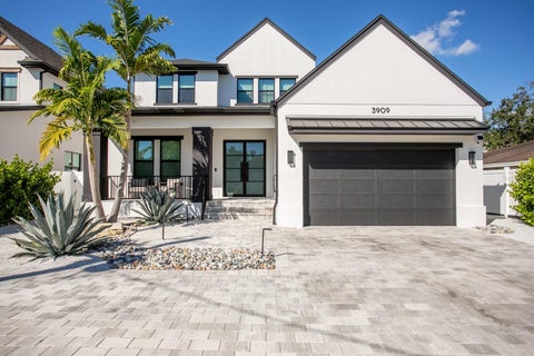 Photo of 3909 W Azeele Street, Tampa, FL 33609 (MLS # TB8521393)