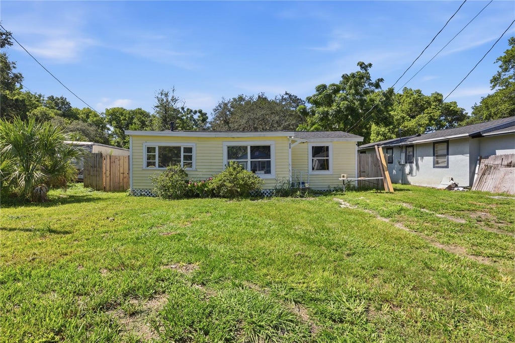 Photo of 250 W 7th Street, Apopka, FL 32703 (MLS # OM730244)