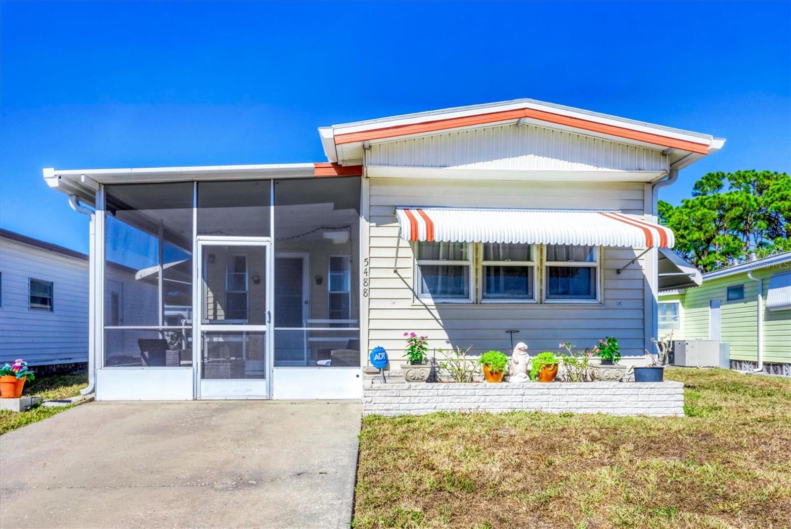 1760 - HOLIDAY PARK UNIT 1 - Residential