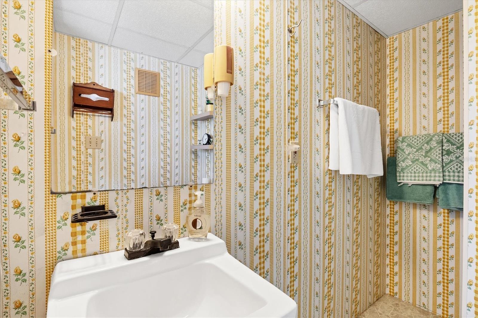 1760 - HOLIDAY PARK UNIT 1 - Residential