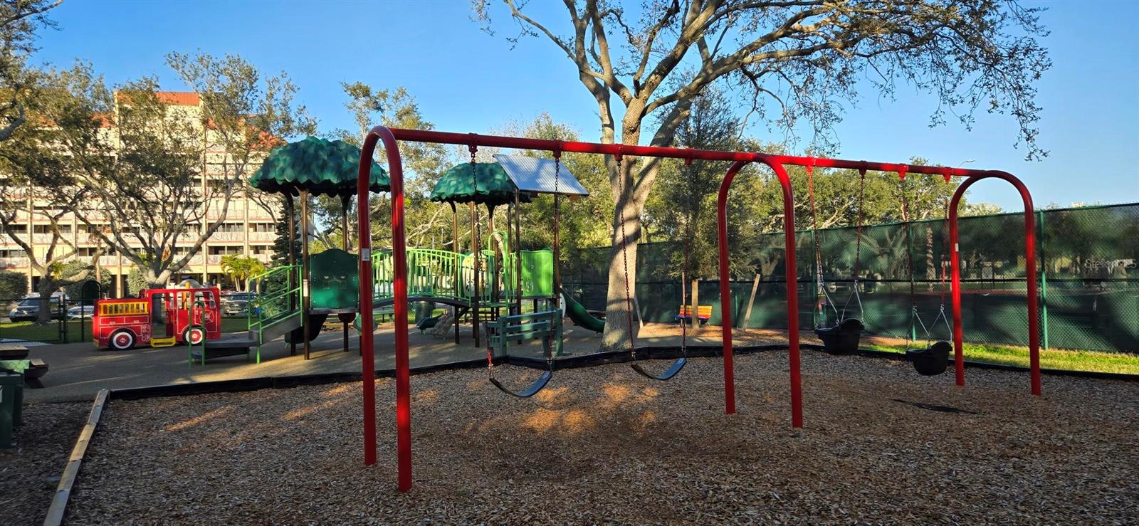 LES CHATEAUX CONDO - Residential