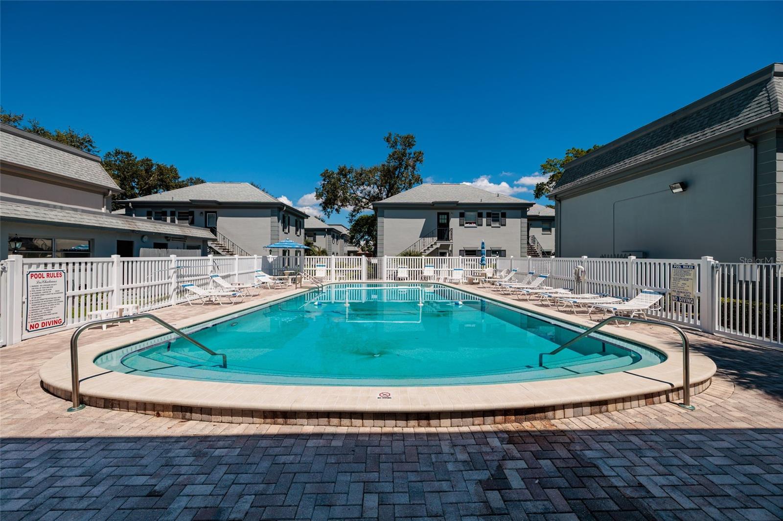 LES CHATEAUX CONDO - Residential