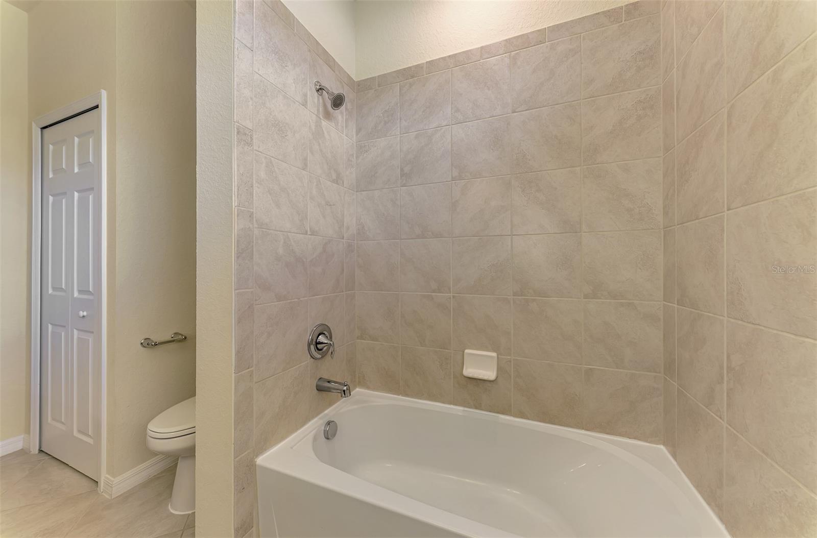 GRAN PARADISO, TWNHMS 1A - Residential Lease