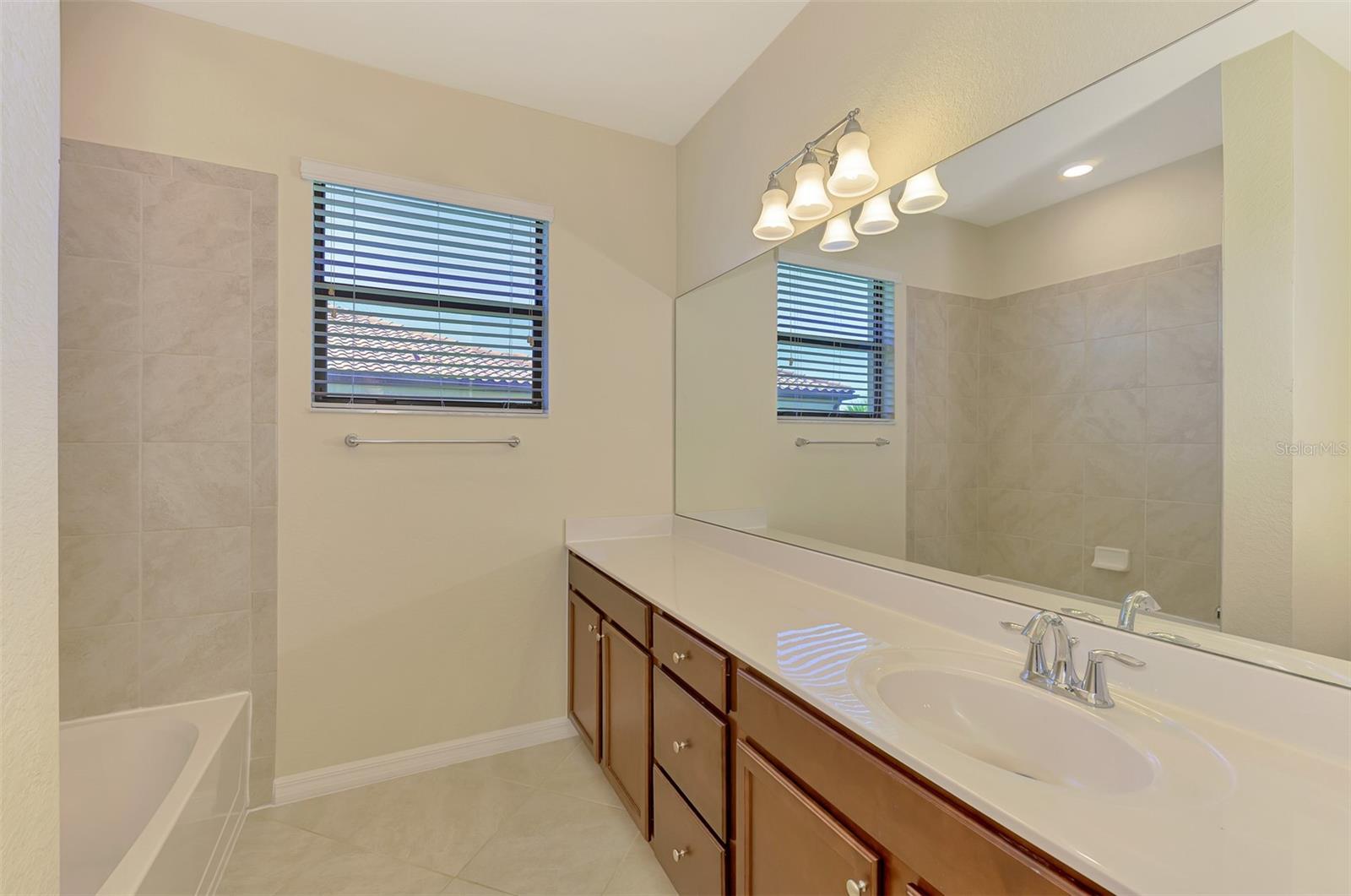 GRAN PARADISO, TWNHMS 1A - Residential Lease