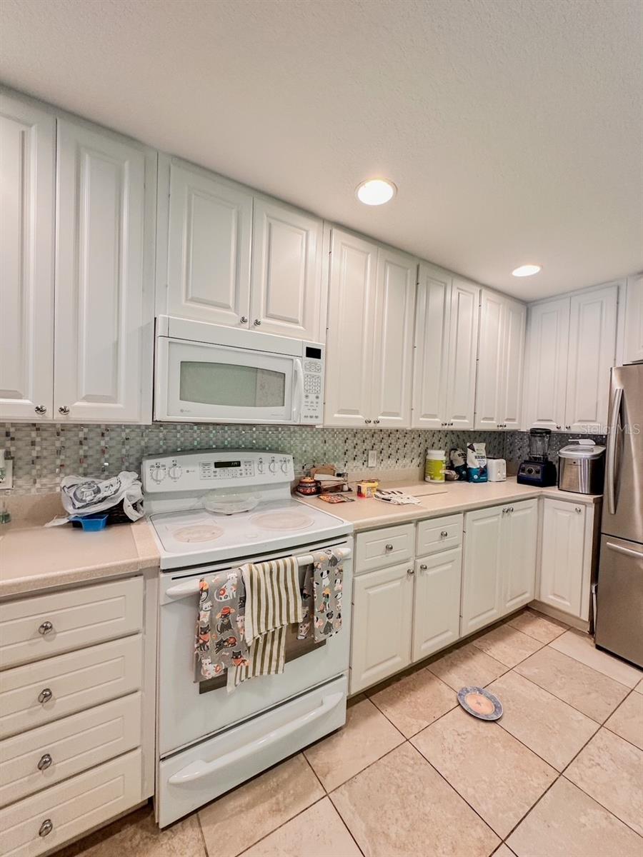 1606 BURGOS DRIVE