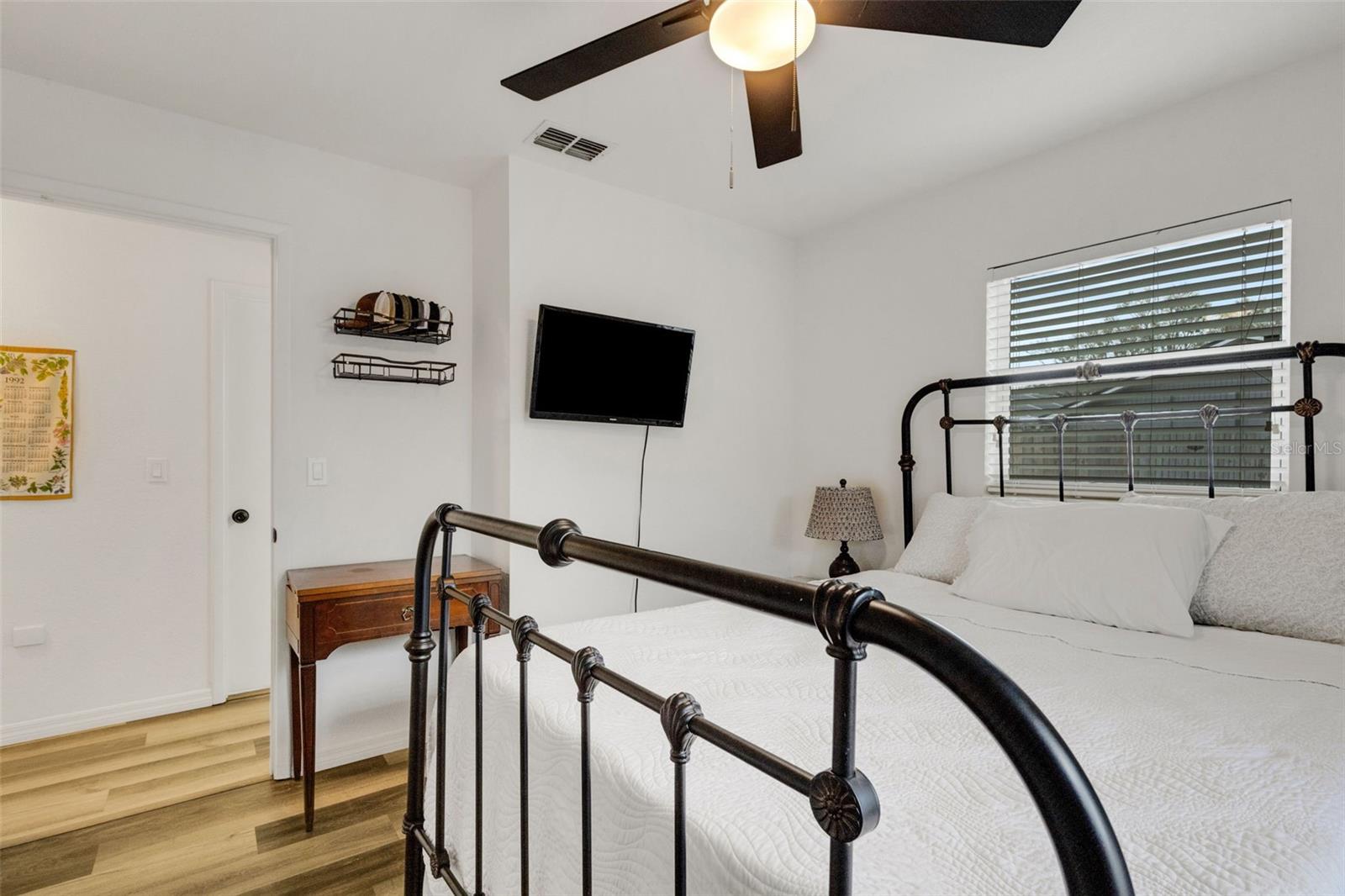 CREEK SIDE - Residential