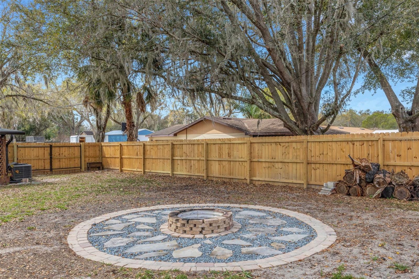 CREEK SIDE - Residential