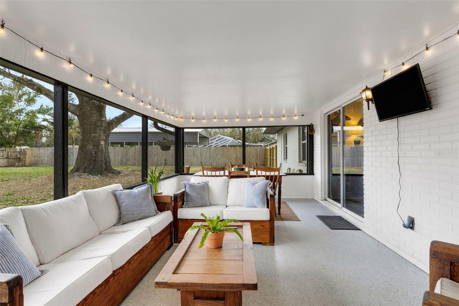 CREEK SIDE - Residential