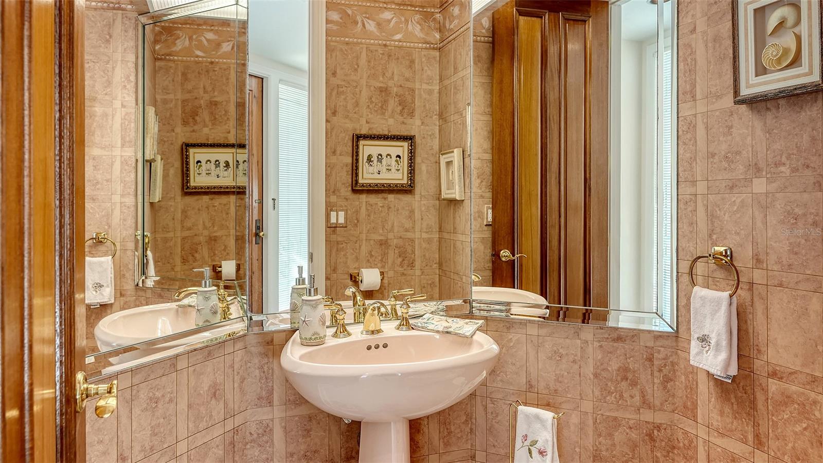 TANGERINE BAY CLUB - Residential Lease