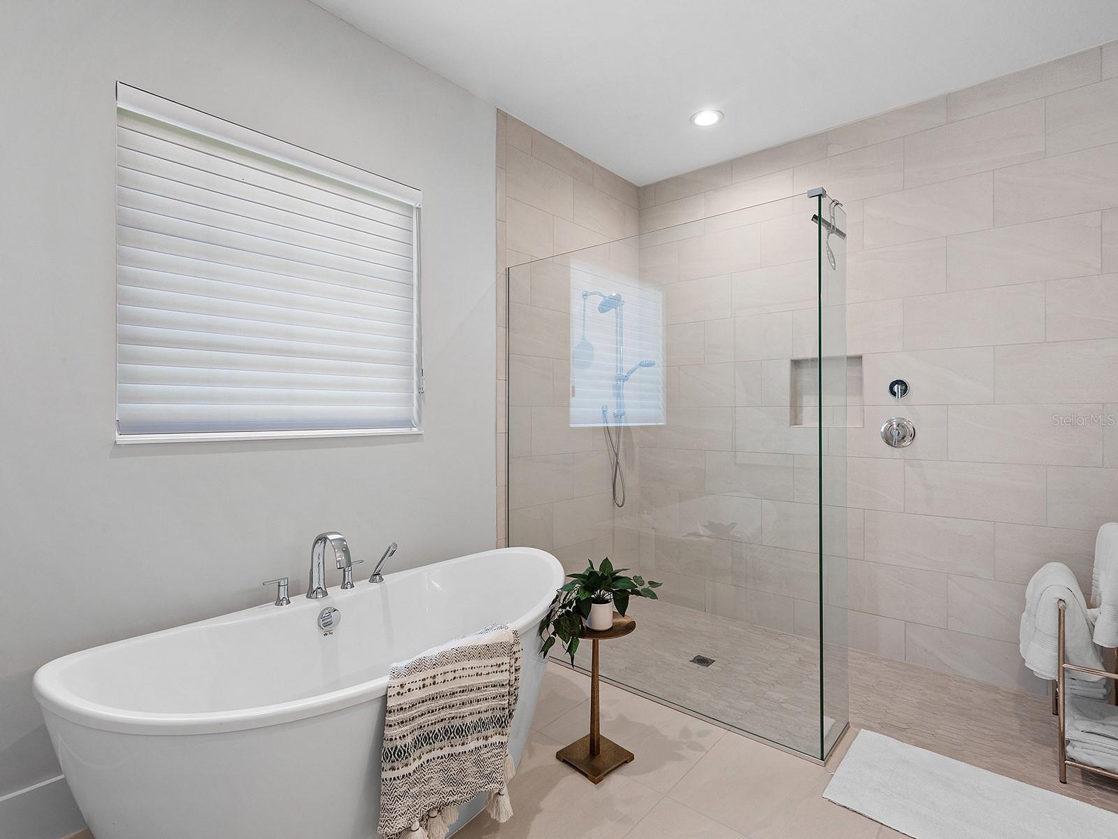 LAKE CLUB - Residential