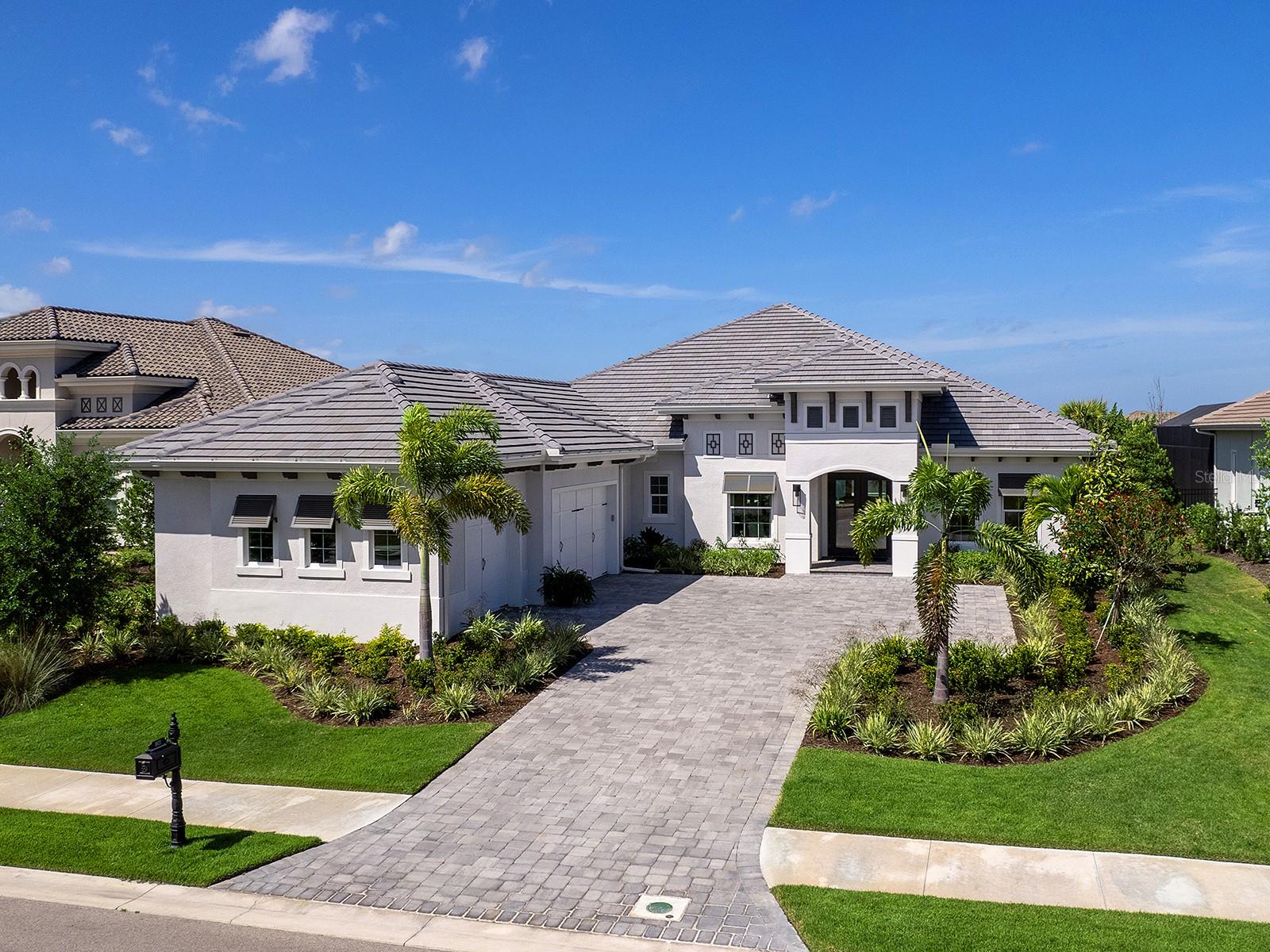 LAKE CLUB - Residential