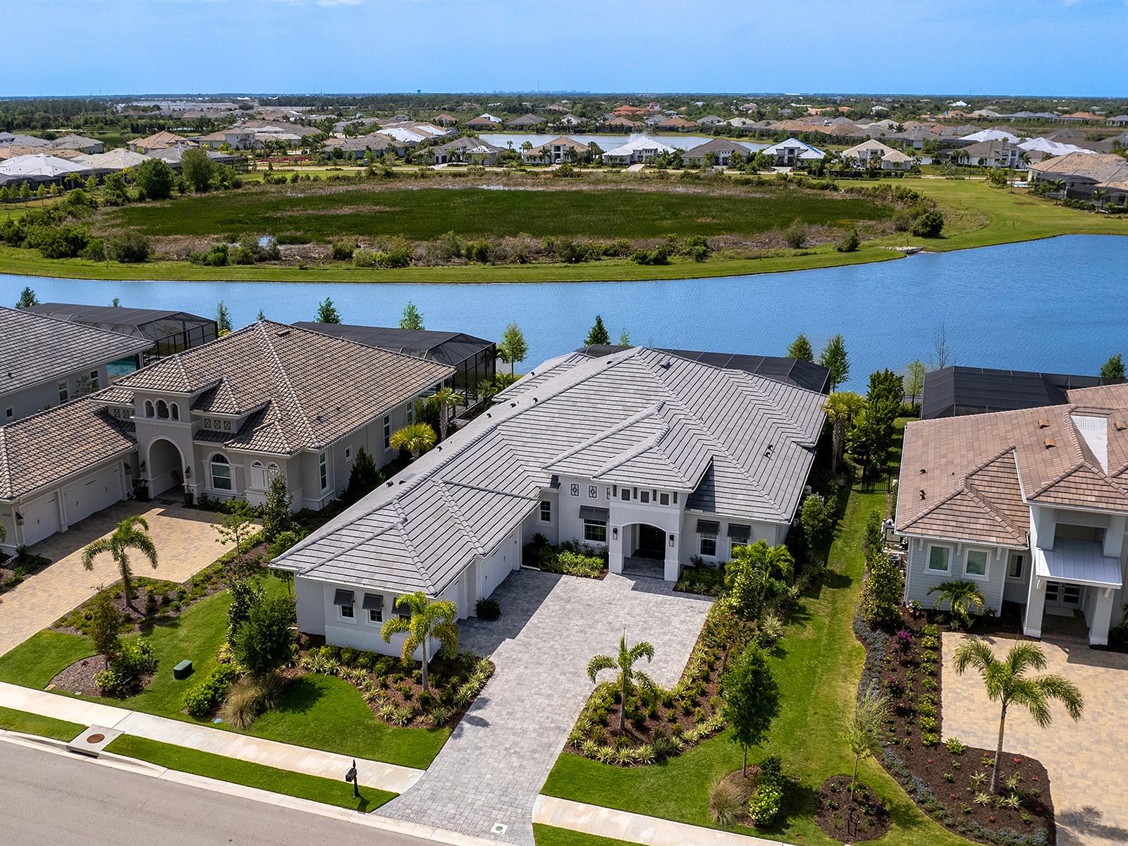 LAKE CLUB - Residential