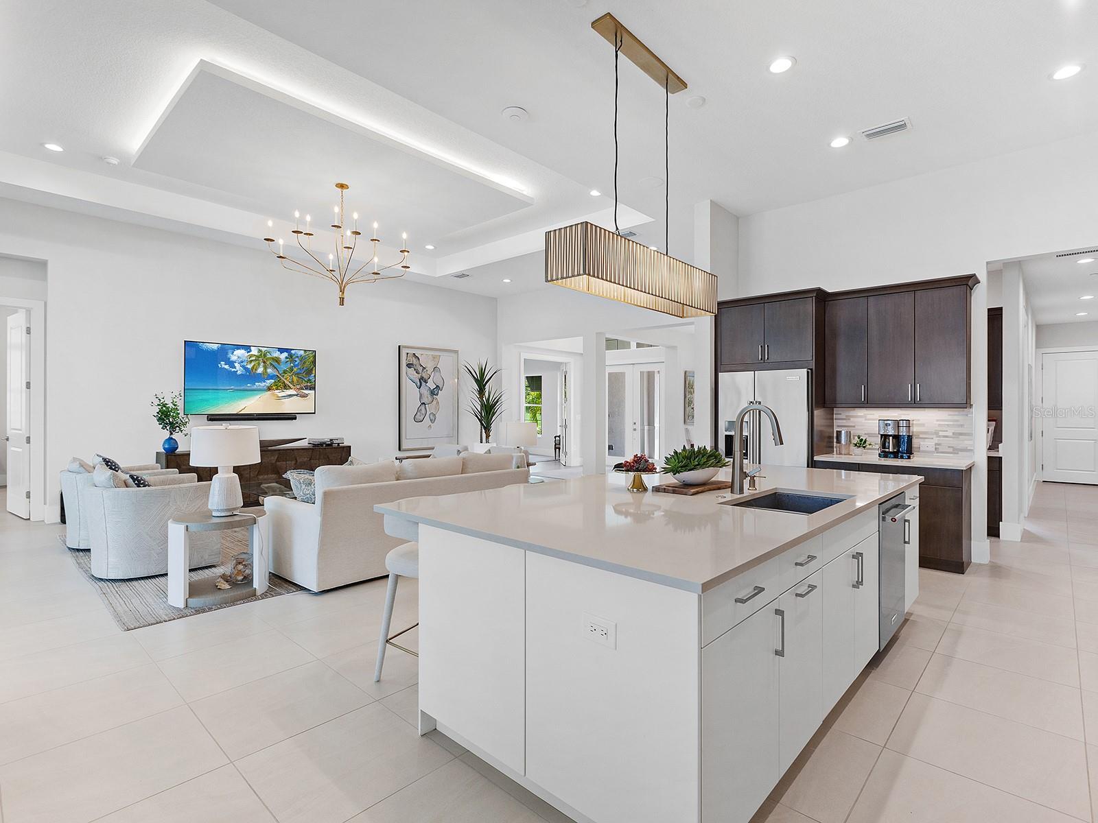 LAKE CLUB - Residential