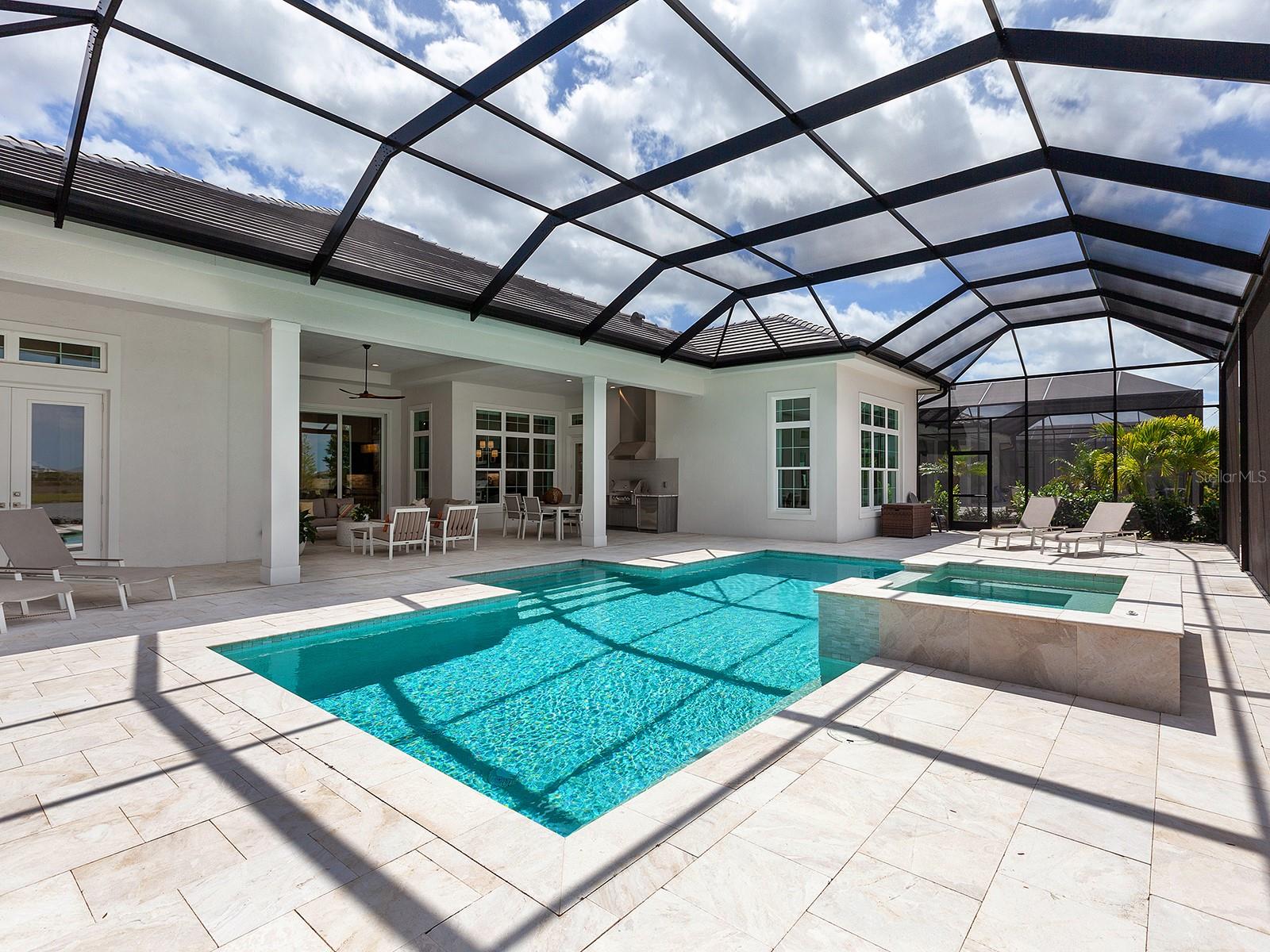 LAKE CLUB - Residential