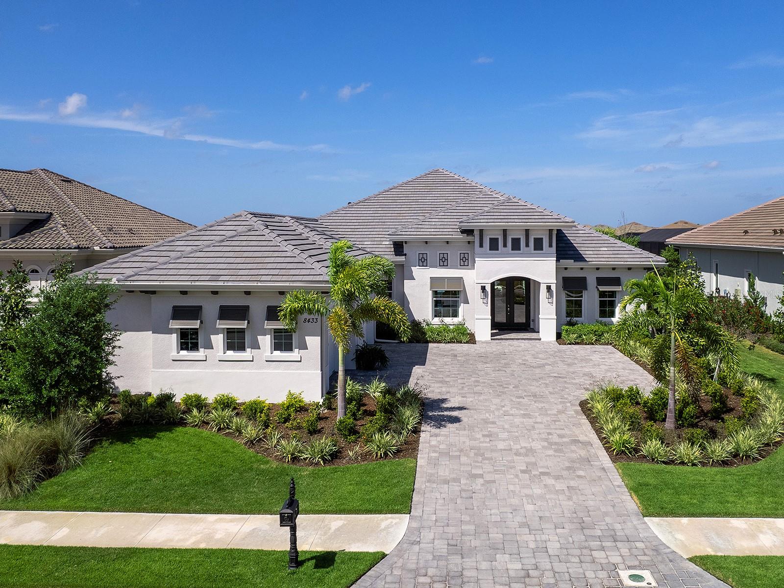 LAKE CLUB - Residential