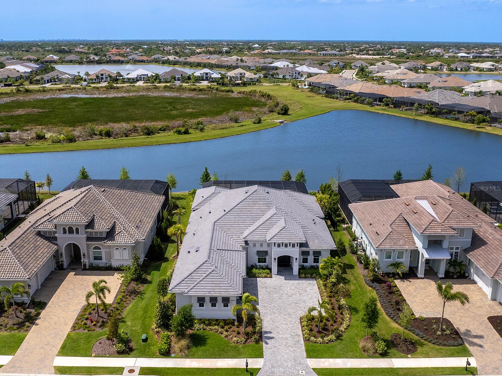 LAKE CLUB - Residential