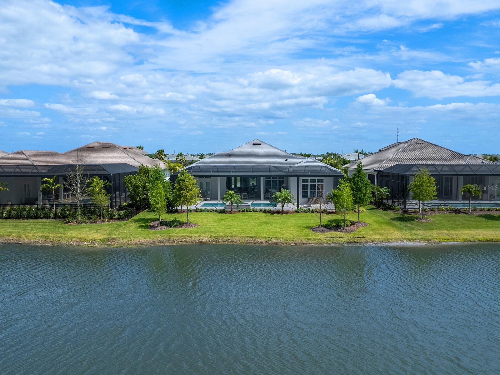 LAKE CLUB - Residential