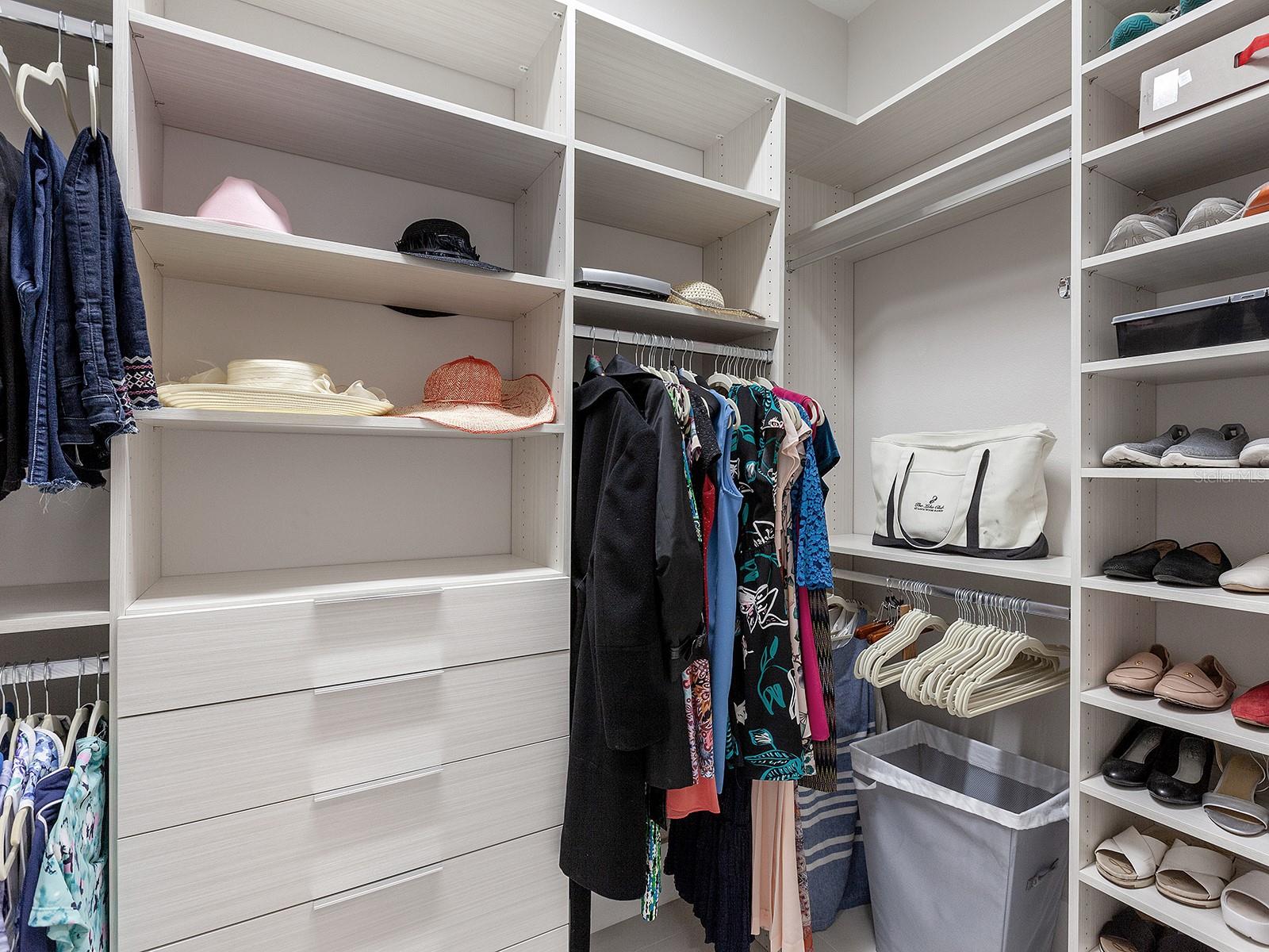 LAKE CLUB - Residential