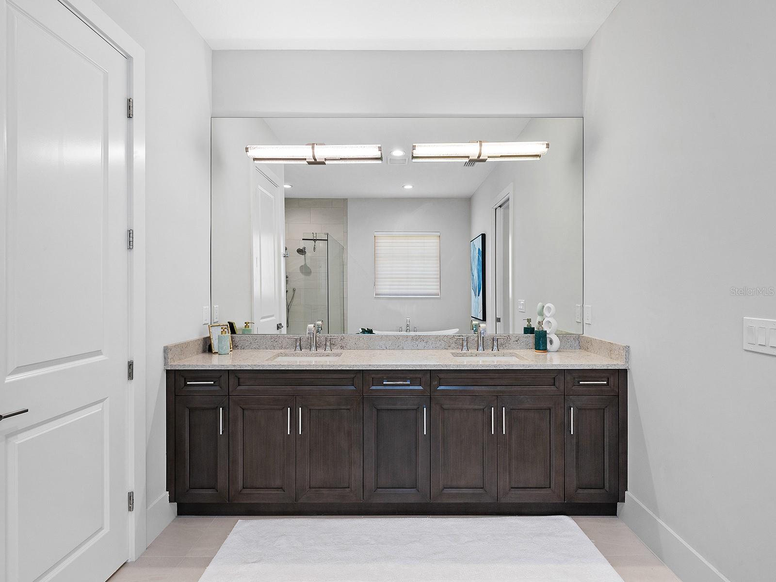 LAKE CLUB - Residential