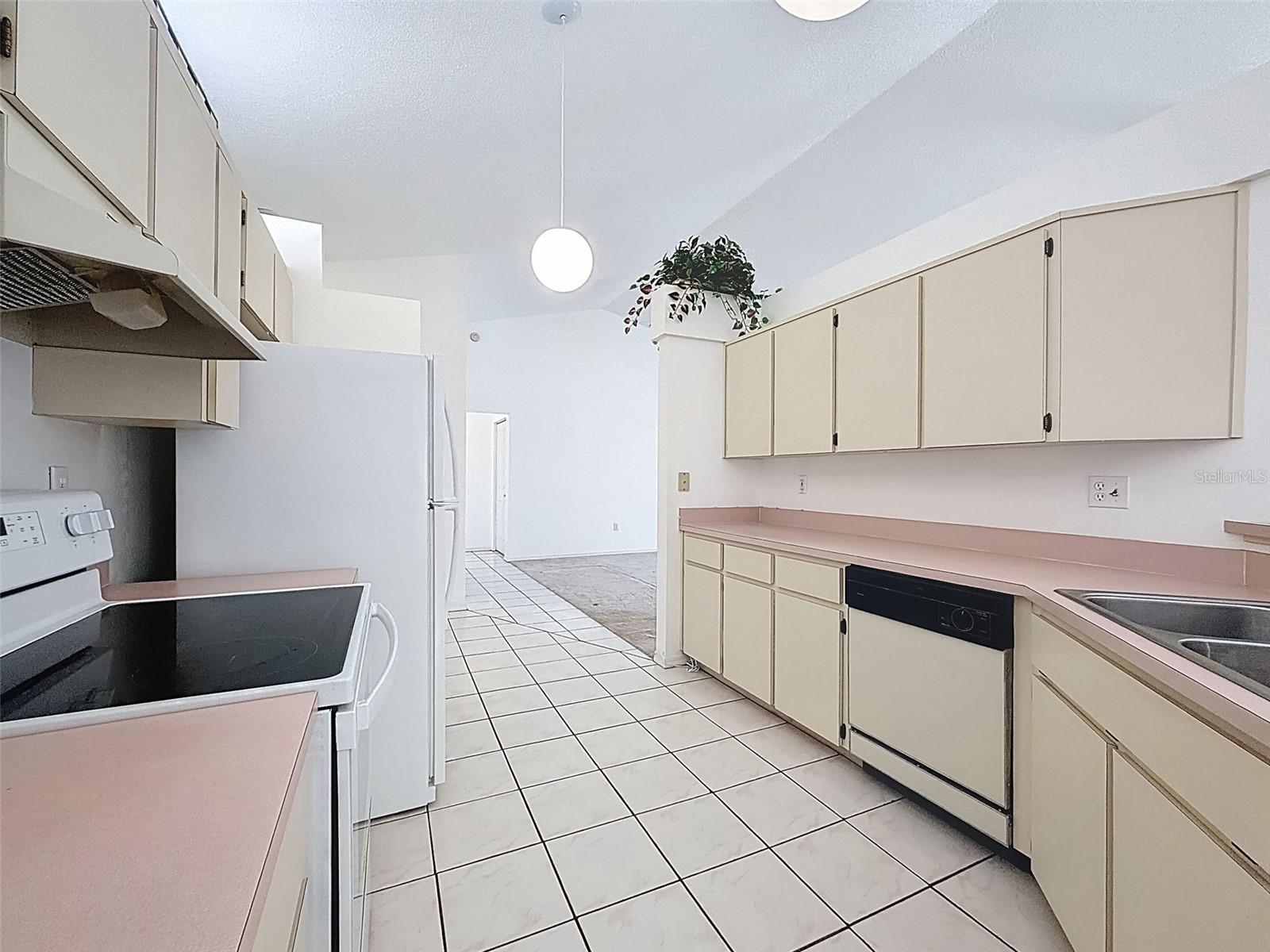 RAINBOW OAKS - Residential