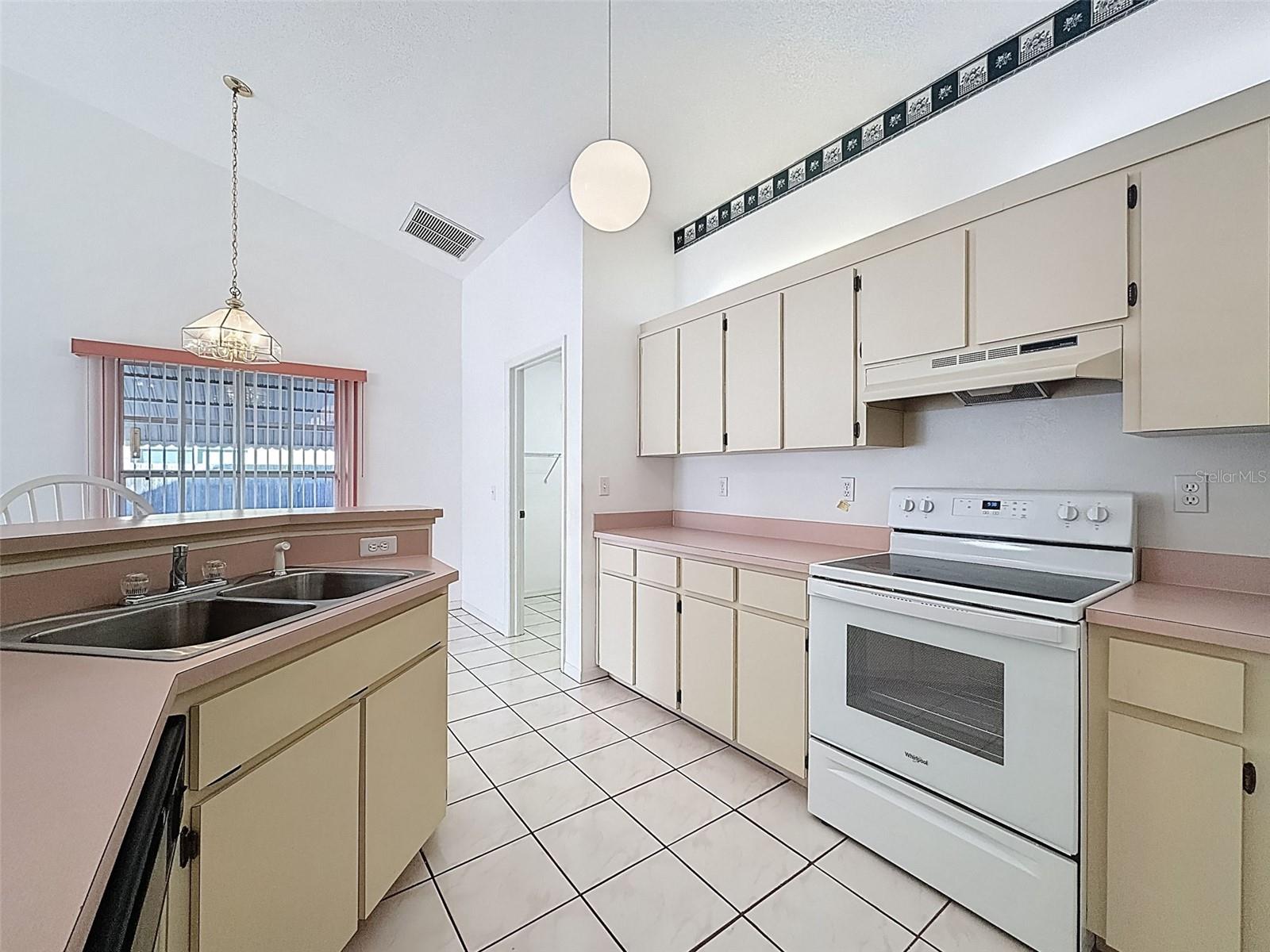 RAINBOW OAKS - Residential