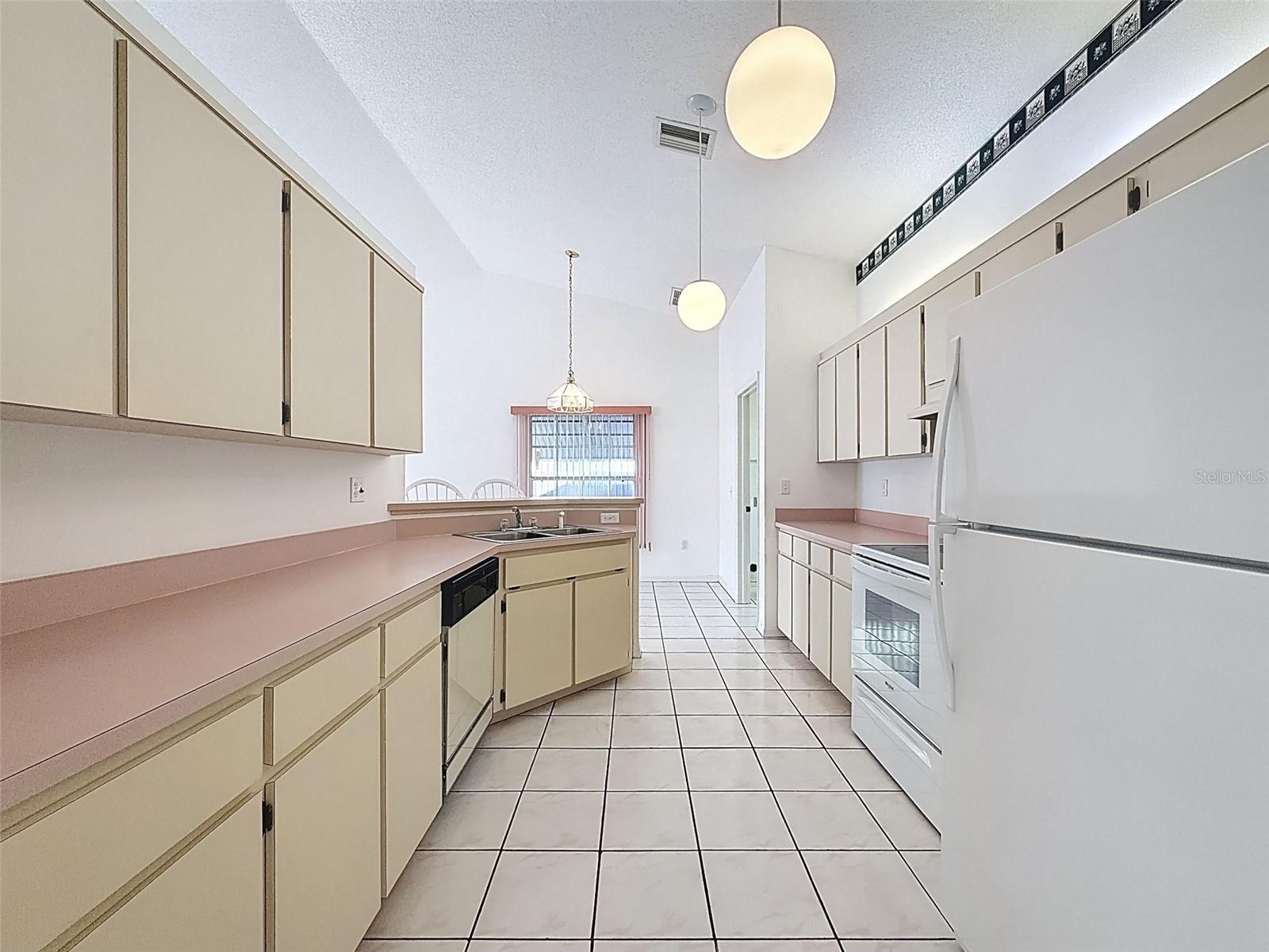 RAINBOW OAKS - Residential