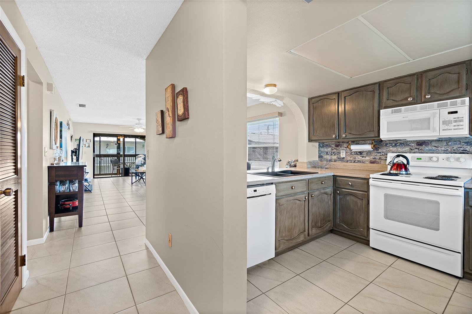 CASTAWAY VILLAS CONDO PH 3 - Residential