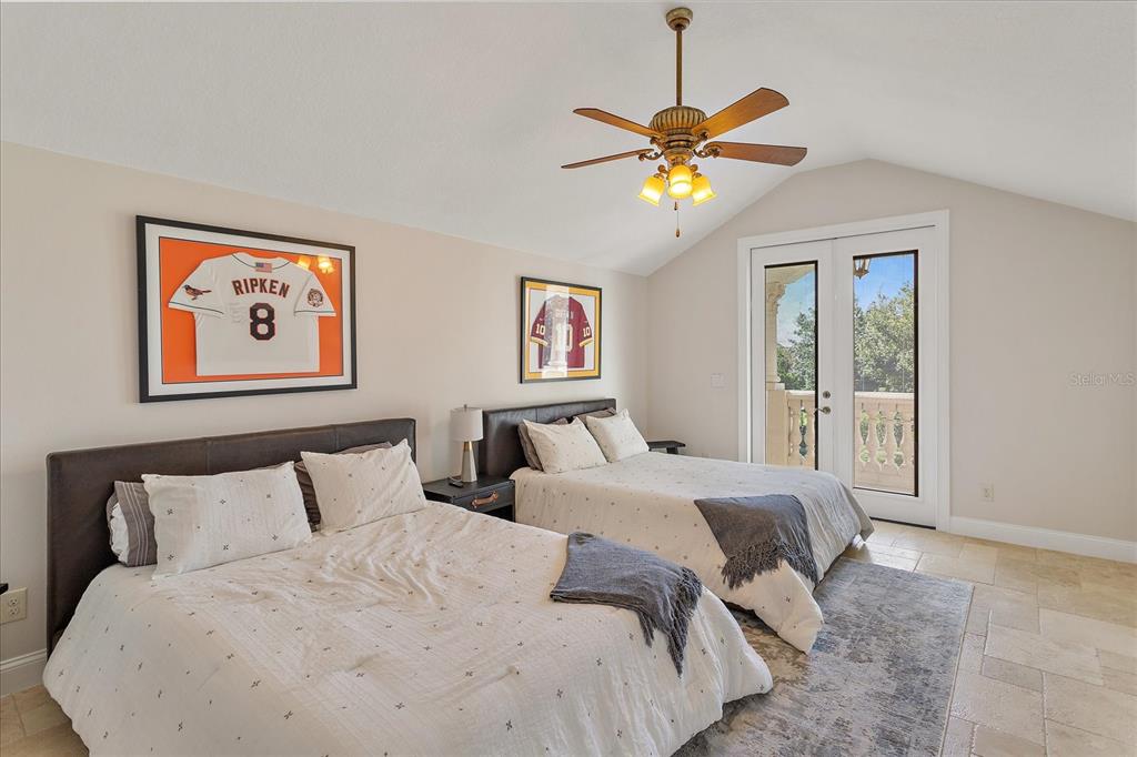 KEENES POINTE - Residential