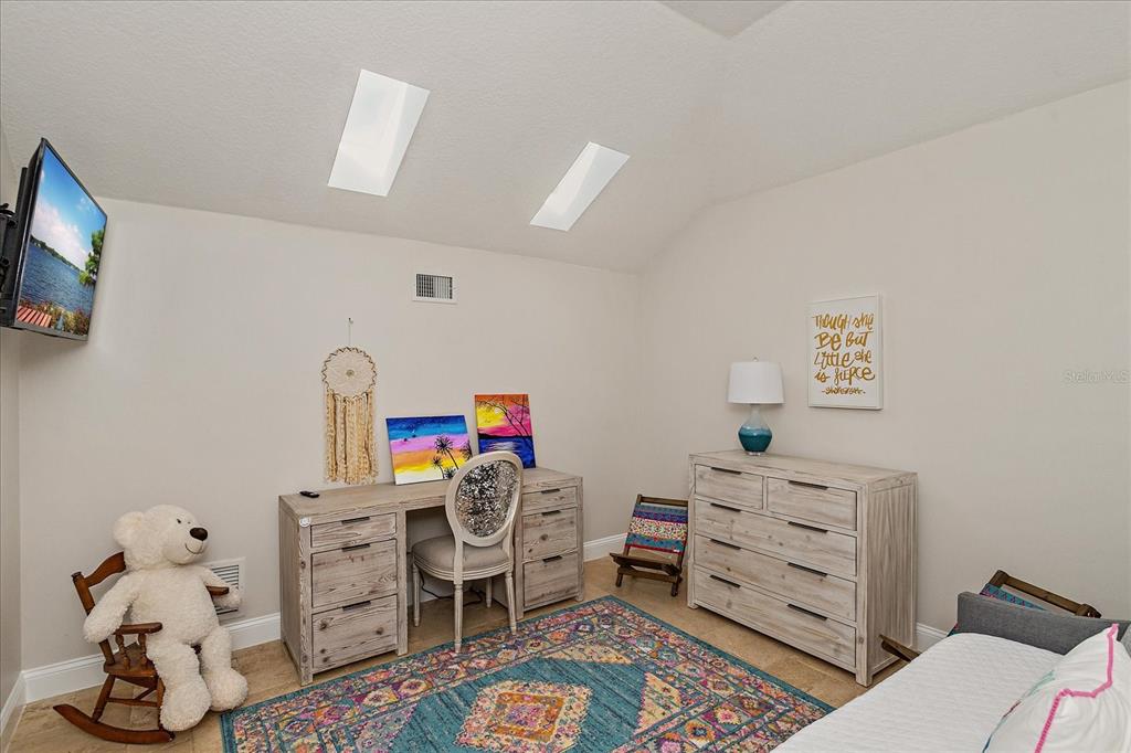 KEENES POINTE - Residential