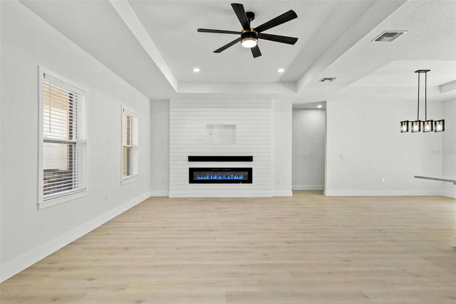 ROYAL HIGHLANDS - Residential