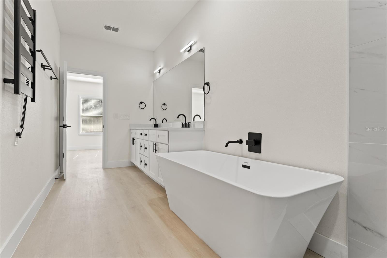 ROYAL HIGHLANDS - Residential