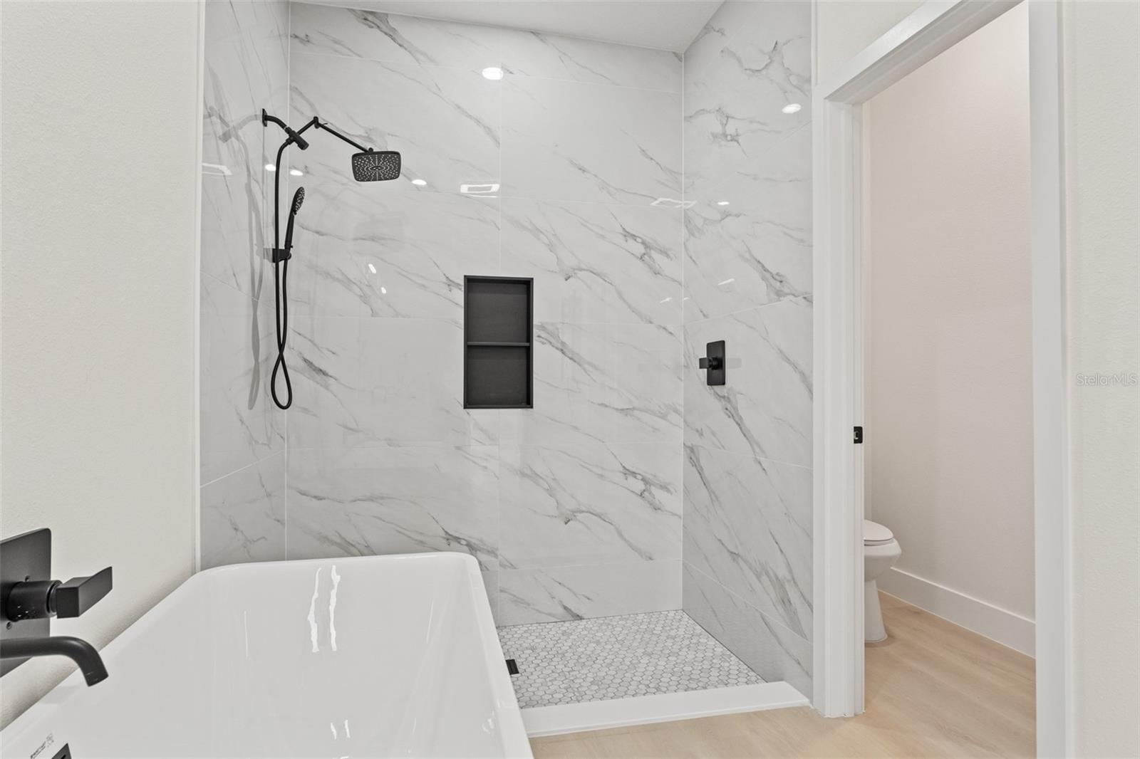 ROYAL HIGHLANDS - Residential