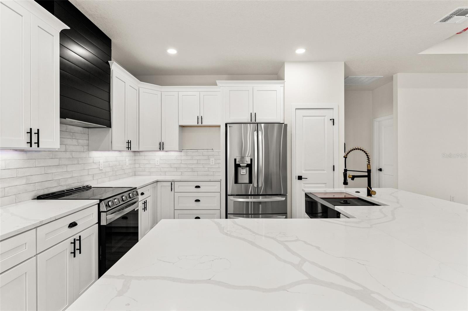 ROYAL HIGHLANDS - Residential