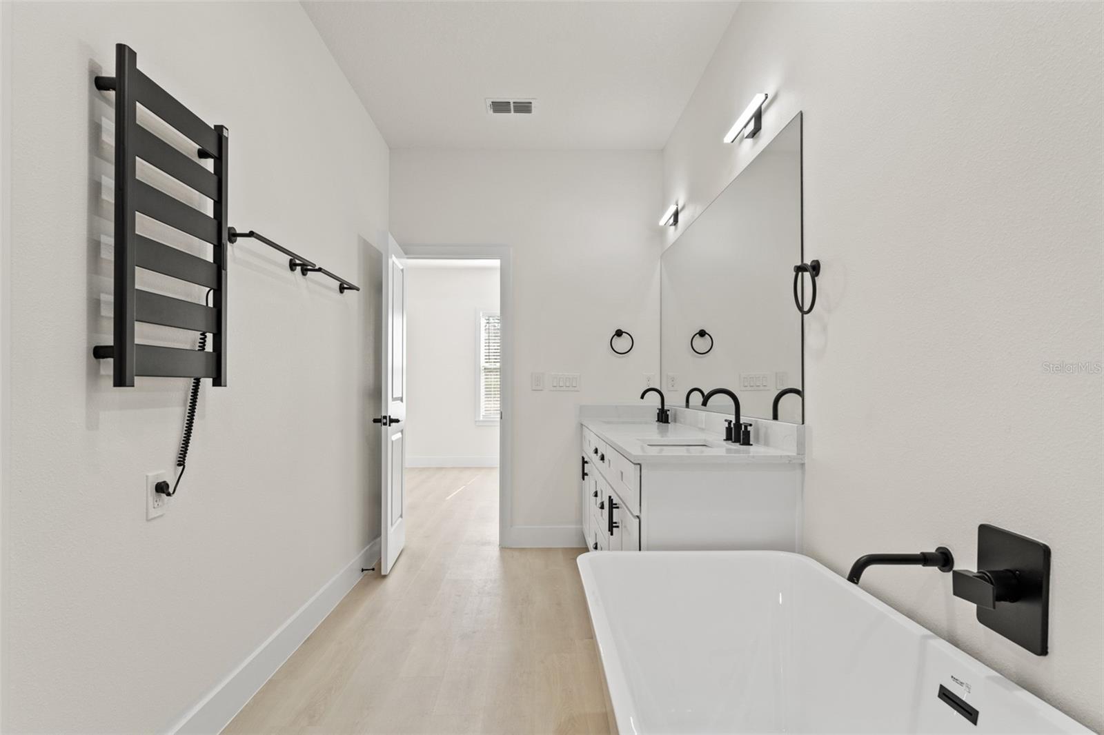 ROYAL HIGHLANDS - Residential