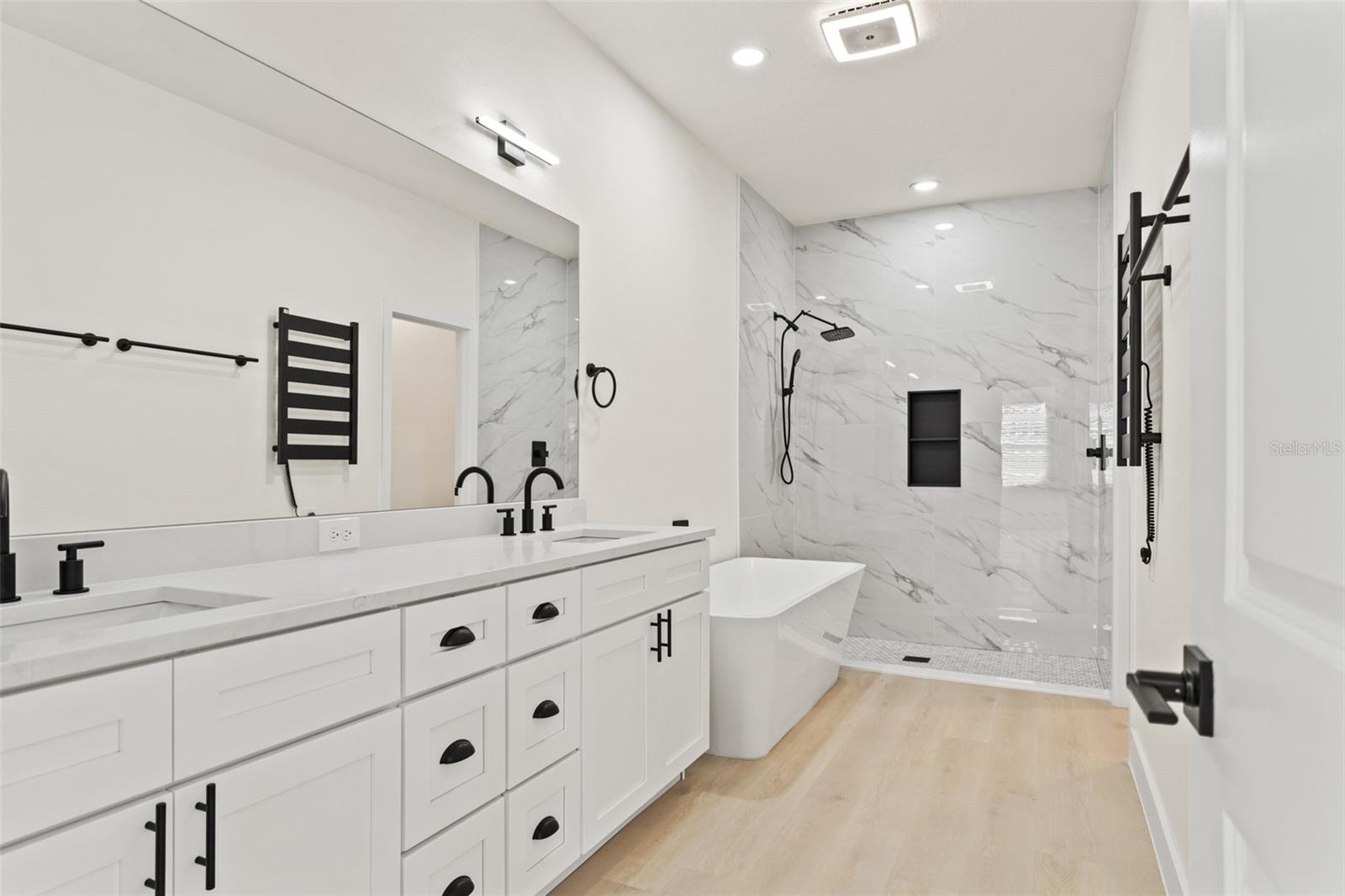 ROYAL HIGHLANDS - Residential