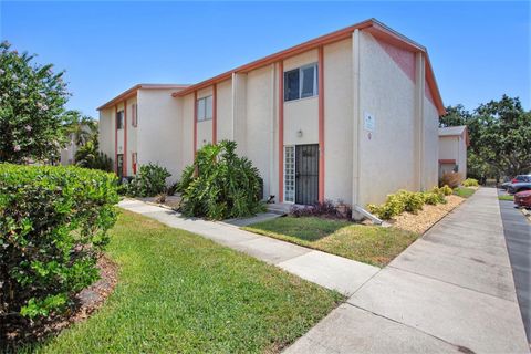 Townhouse in SAINT PETERSBURG FL 1605 58TH TERRACE.jpg