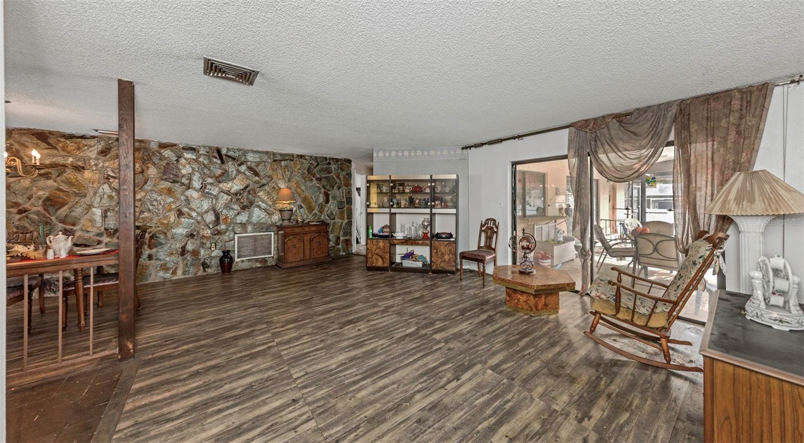 COUNTRY VILLAS - Residential