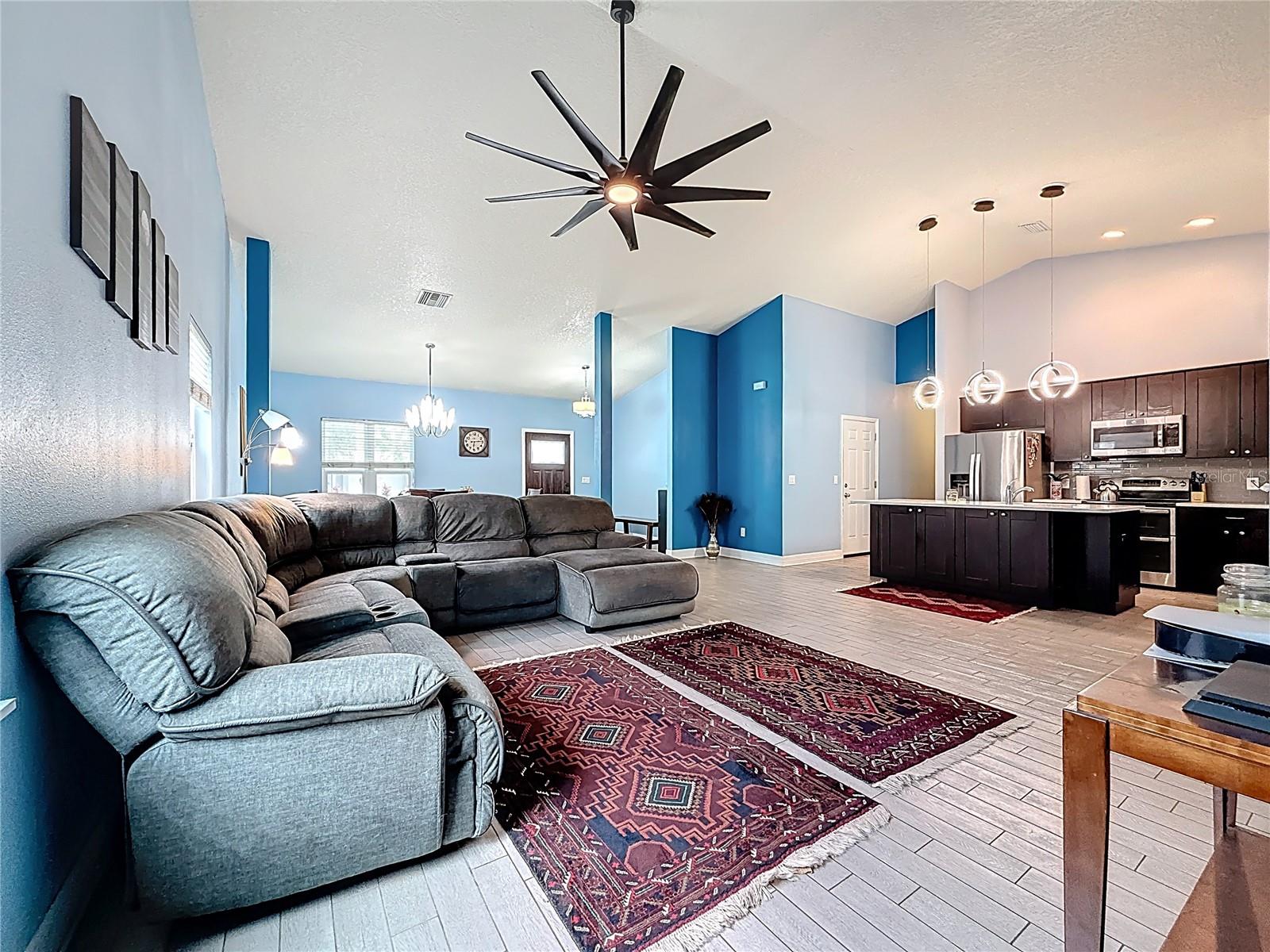 BELLEAIR COMMOMS - Residential