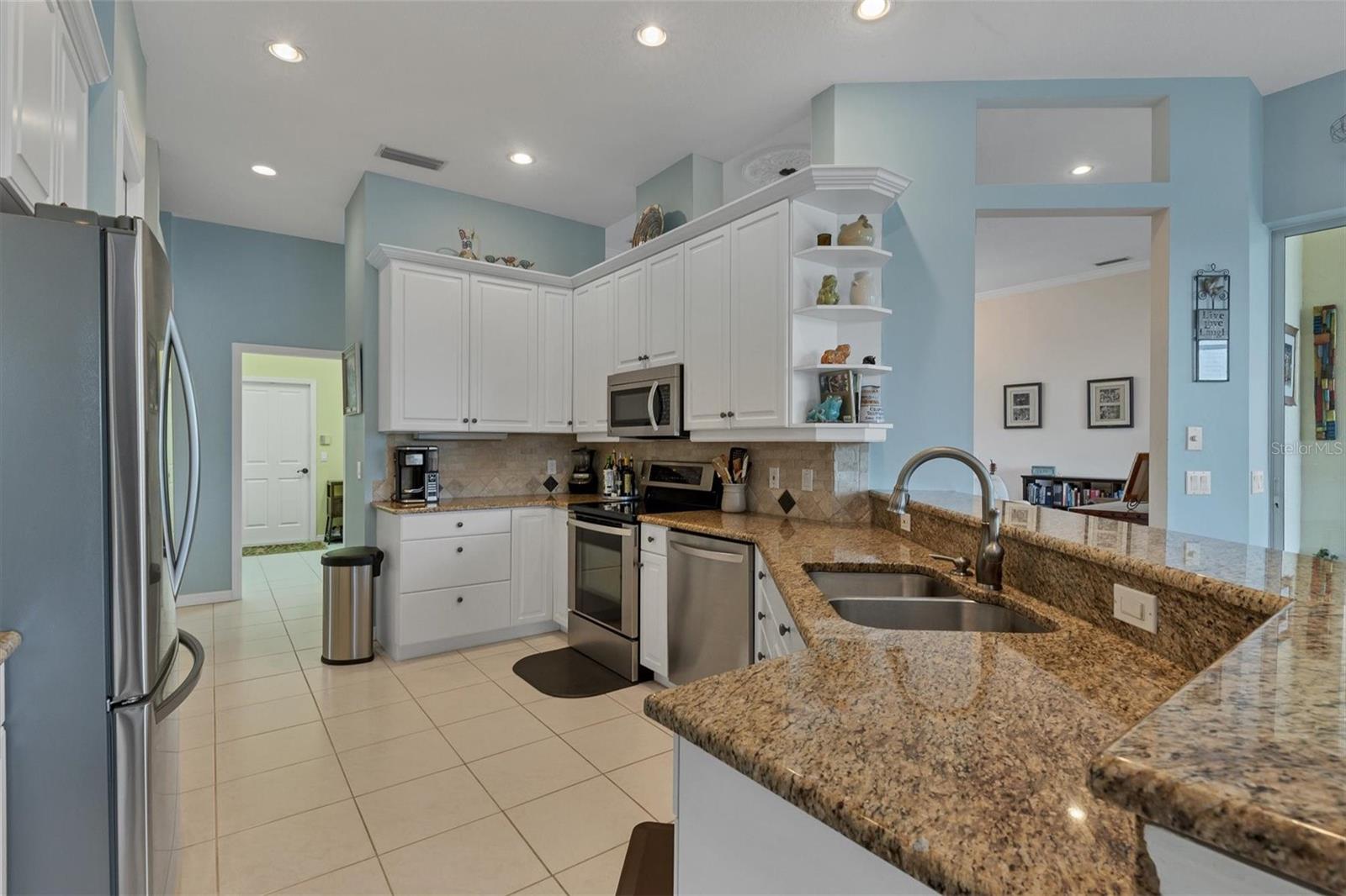 RIVER CLUB SOUTH SUBPHASE I - Residential Lease