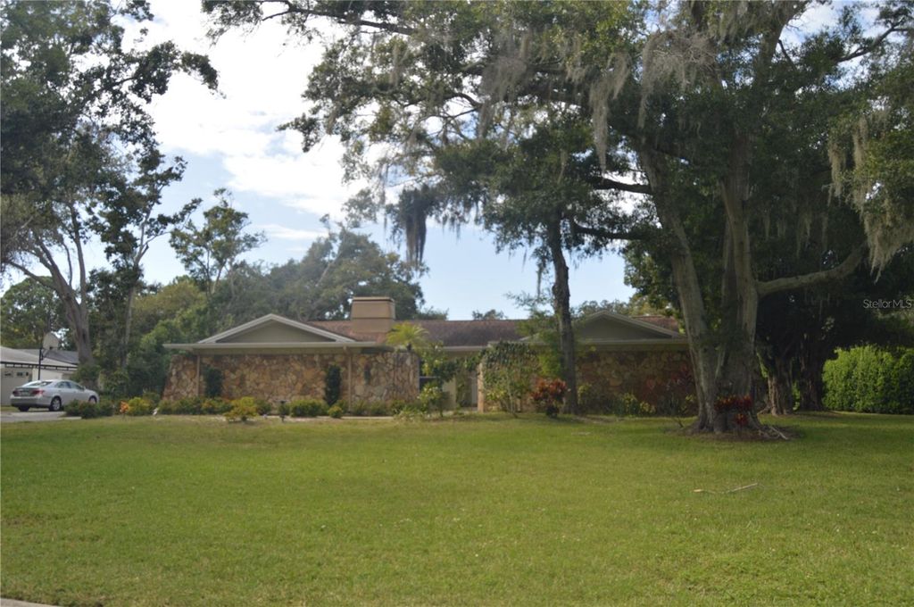 Photo of 2111 Paddock Circle, Dunedin, FL 34698 (MLS # TB8465905)